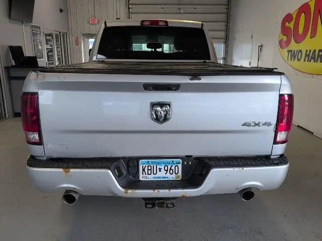 2015 RAM 1500 Express 4x4 Quad Cab photo 3
