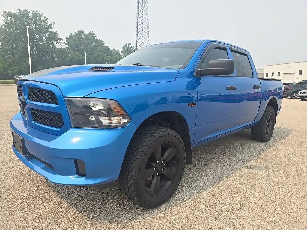 2019 RAM 1500 Classic Express Crew Cab 4x4 5'7's photo
