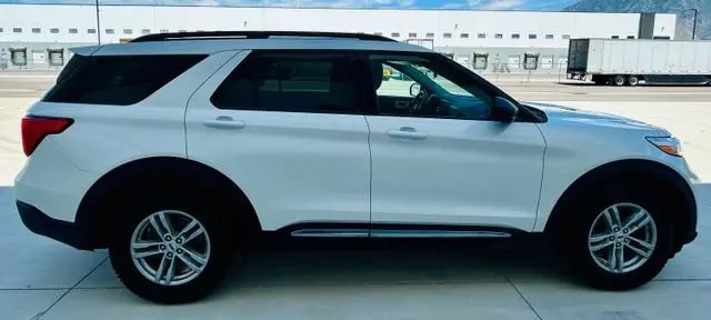 2023 Ford Explorer XLT 4WD photo 4