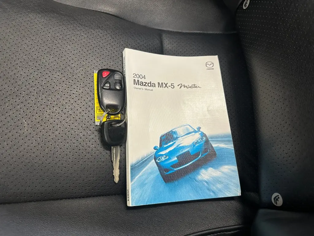 2004 Mazda MX-5 Miata LS photo 4
