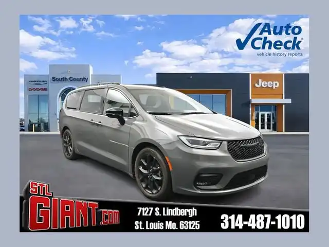 2025 Chrysler Pacifica Limited's photo