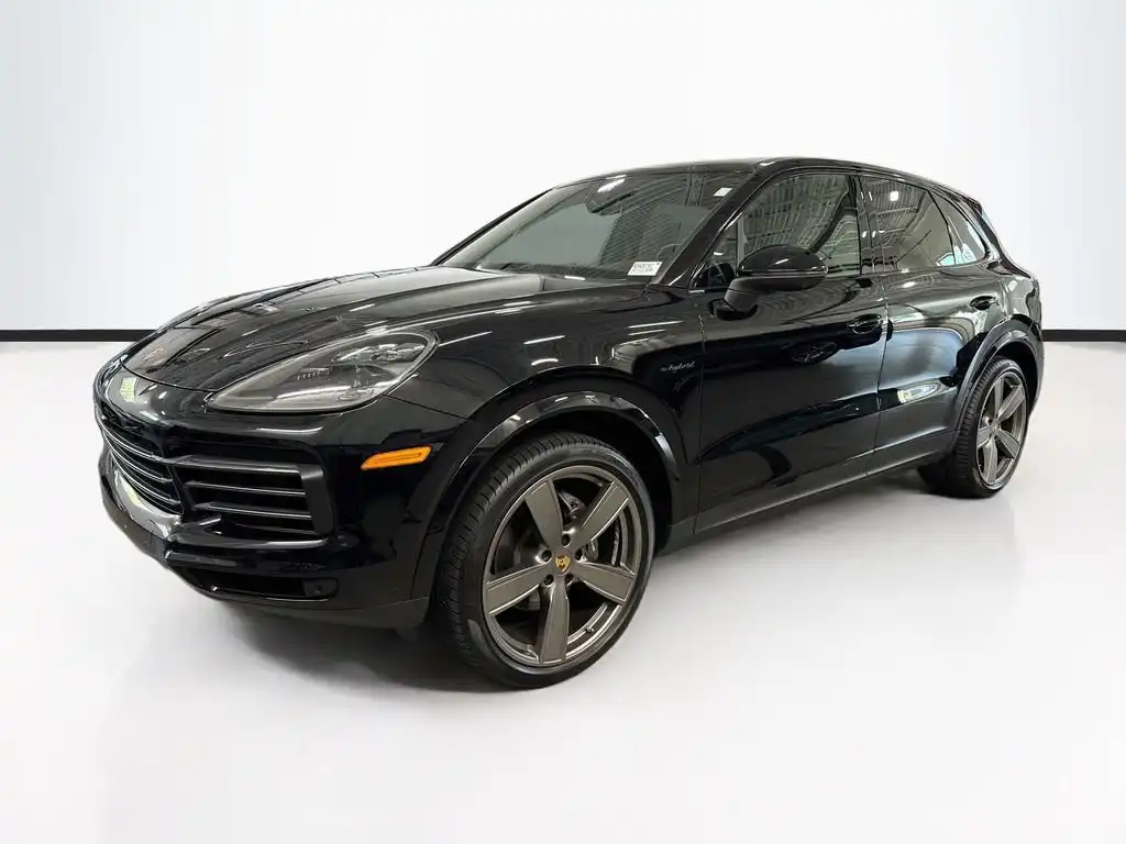 2022 Porsche Cayenne Platinum Edition E-Hybrid's photo