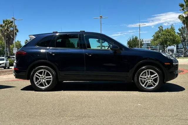 2018 Porsche Cayenne Base photo 3