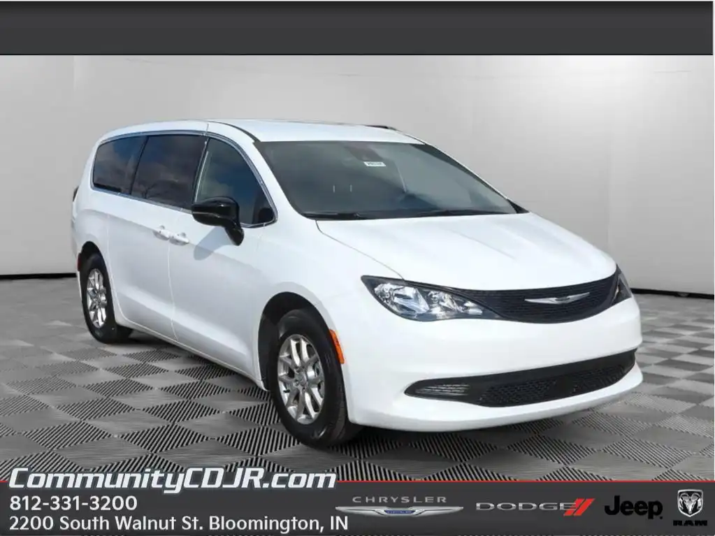 2026 Chrysler Voyager LX's photo