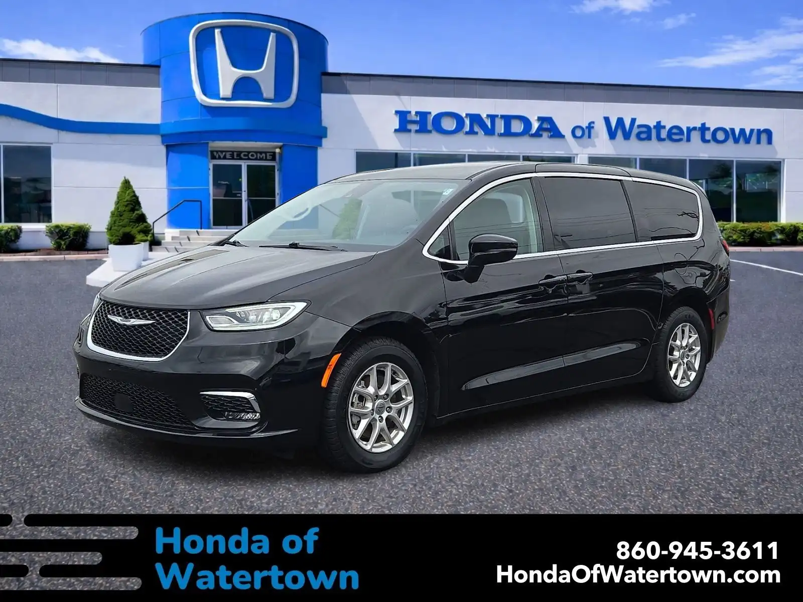 2024 Chrysler Pacifica Touring L's photo