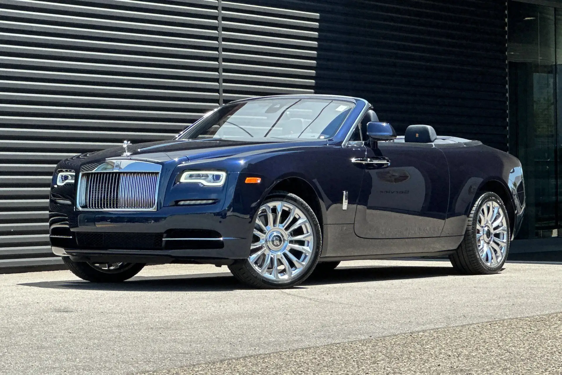 2019 Rolls-Royce Dawn Base photo 1