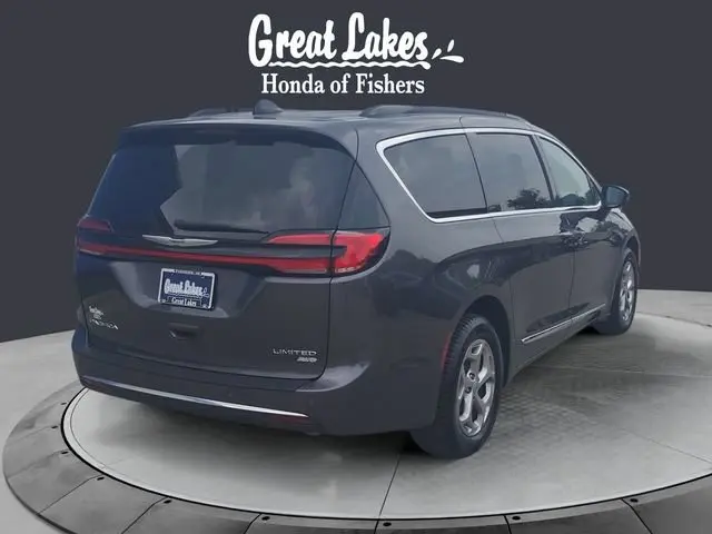 2023 Chrysler Pacifica Limited AWD photo 5