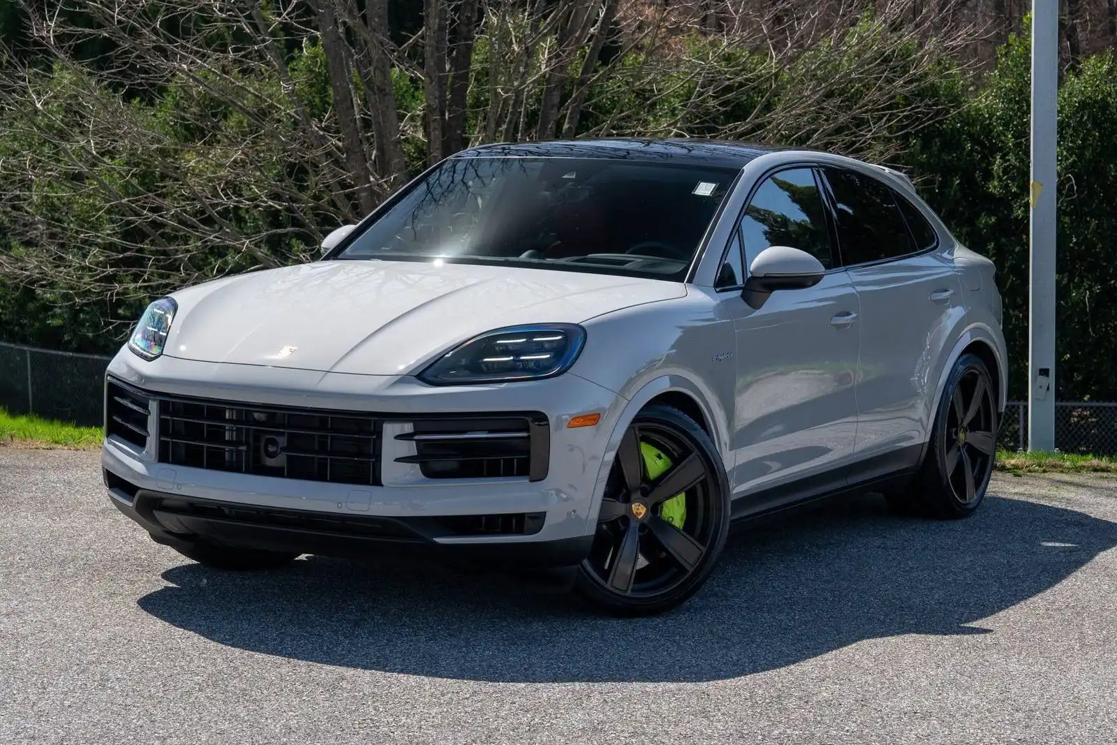 2025 Porsche Cayenne S E-Hybrid's photo
