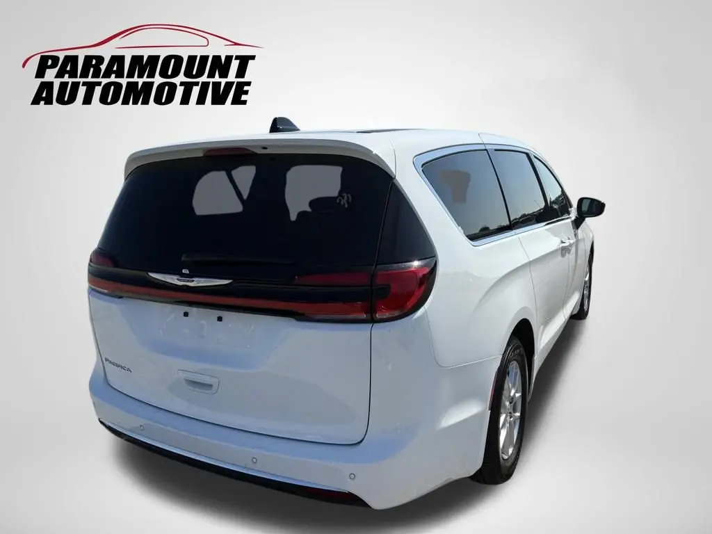 2025 Chrysler Pacifica Select photo 5