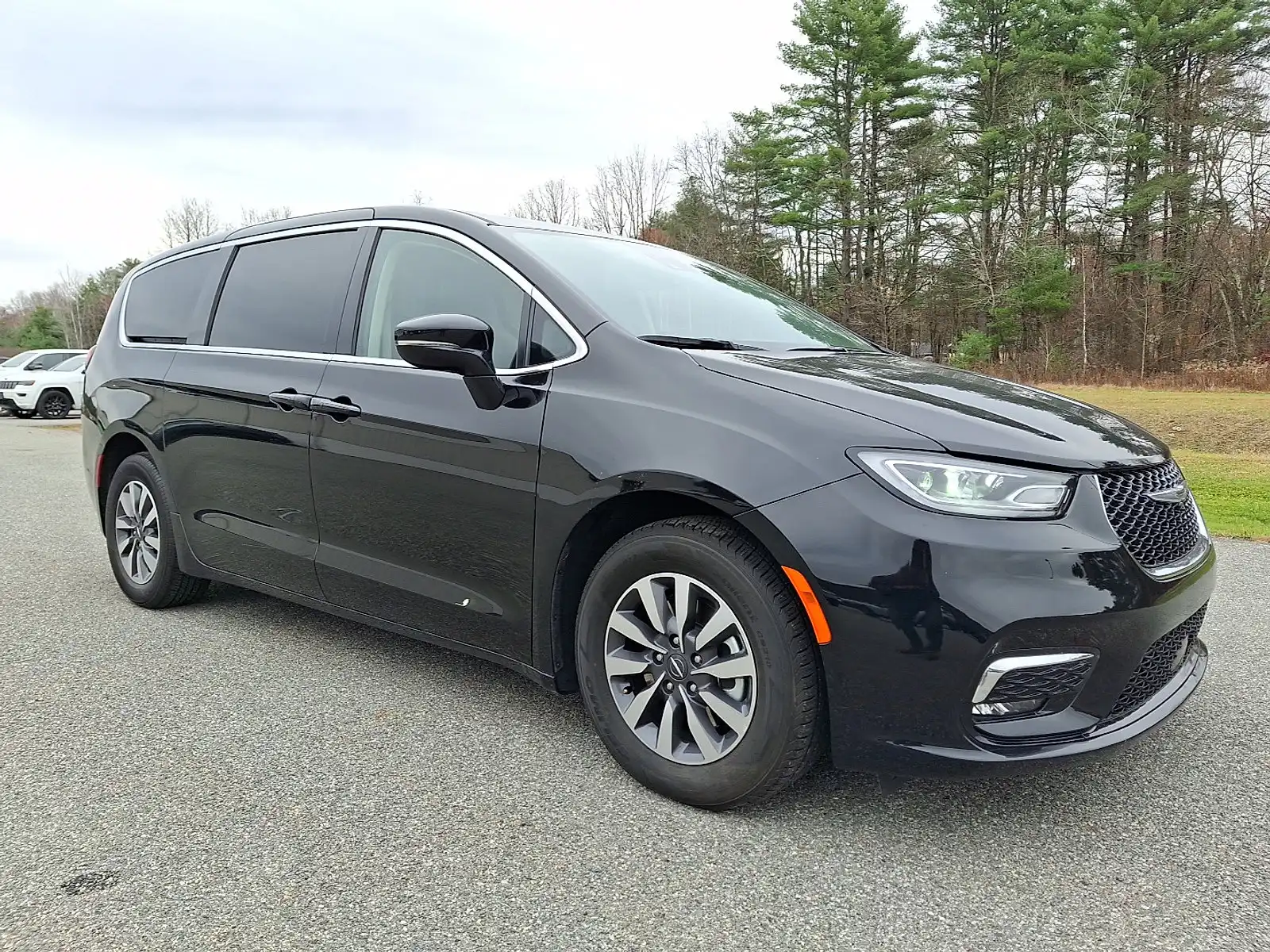 2024 Chrysler Pacifica Hybrid Select PHEV's photo