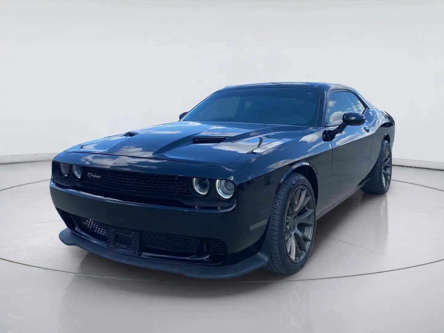 2018 Dodge Challenger SXT's photo