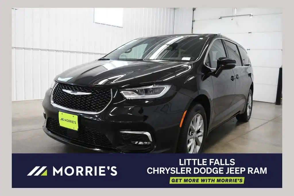 2026 Chrysler Pacifica Select AWD's photo
