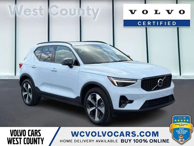 2026 Volvo XC40 B5 Plus Dark AWD's photo