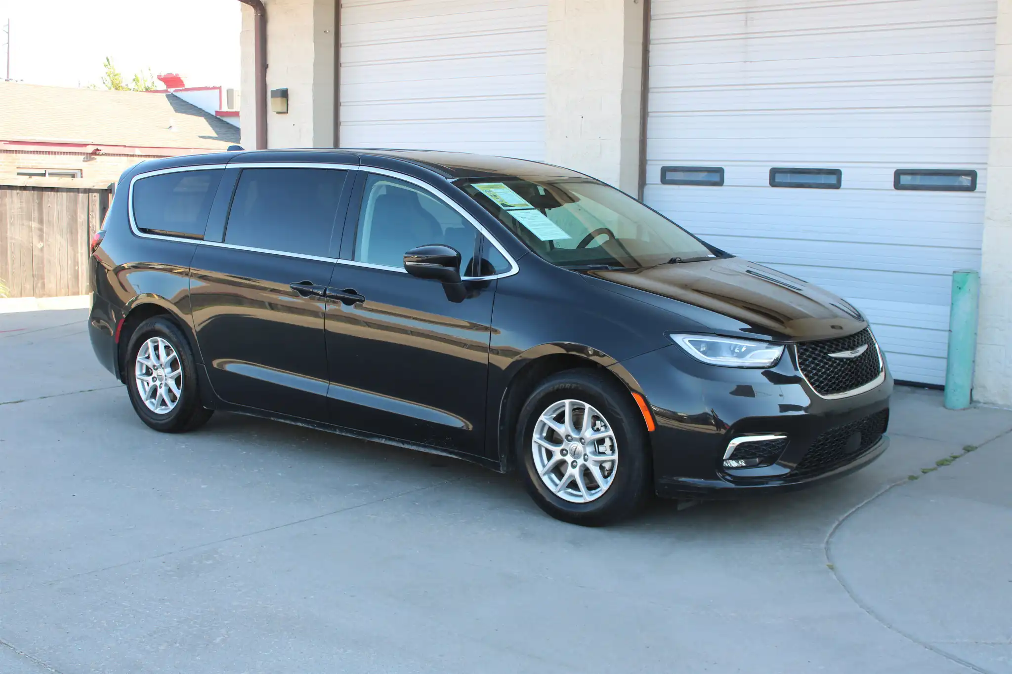 2023 Chrysler Pacifica Touring L's photo
