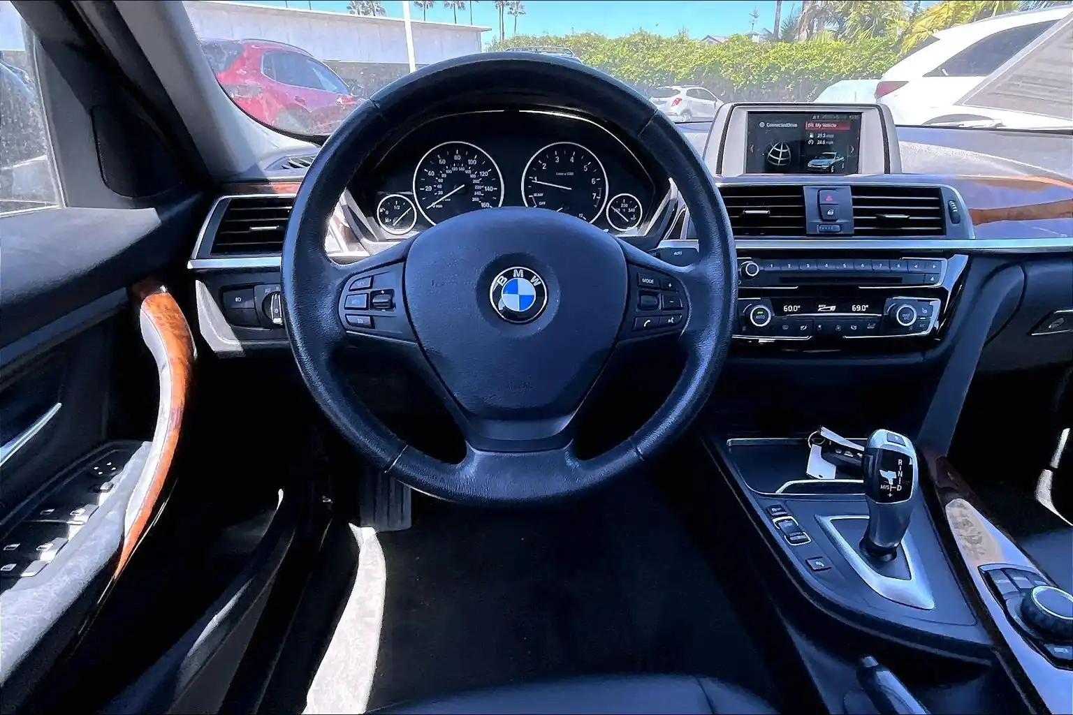 2018 BMW 3 Series 320i Sedan's photo
