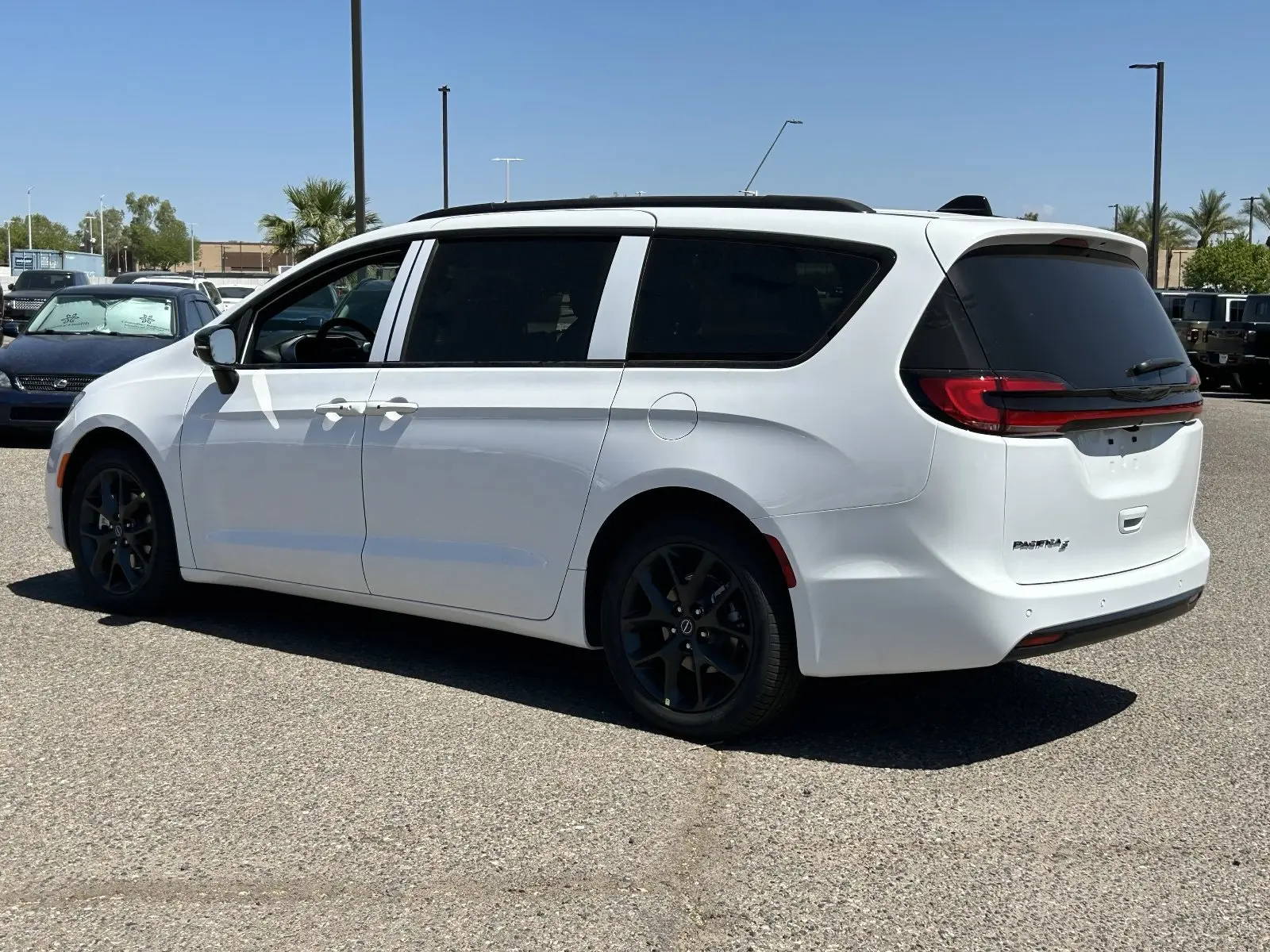 2026 Chrysler Pacifica Select photo 3
