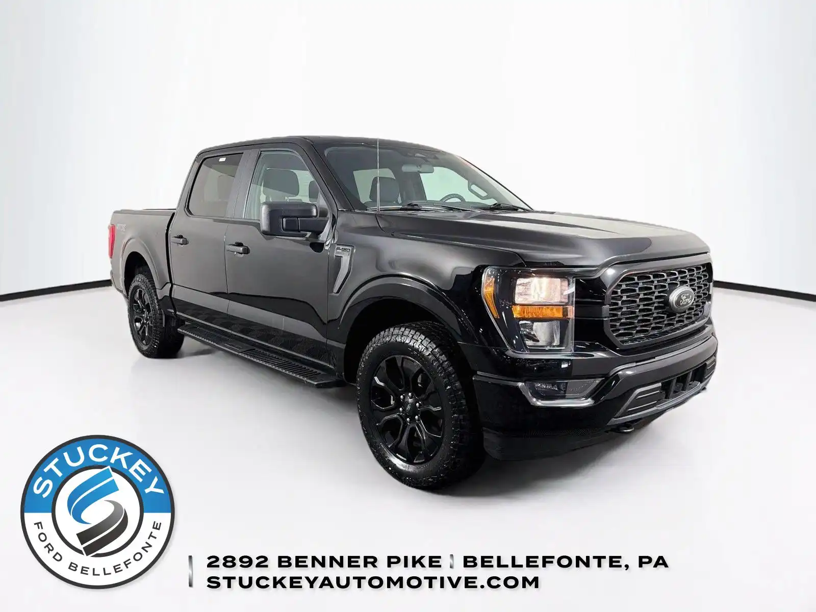 2023 Ford F-150 XL 4WD SuperCrew 5-1/2' Box's photo