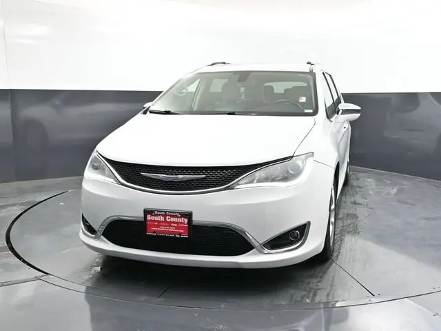2020 Chrysler Pacifica Limited photo 3
