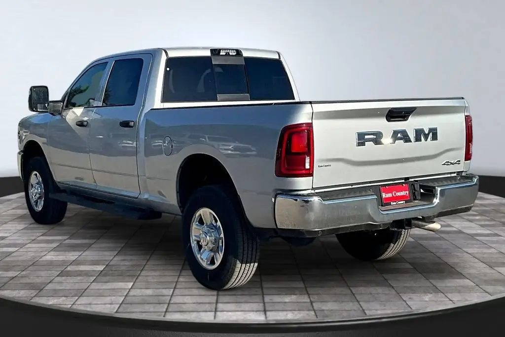 2026 RAM 2500 Tradesman 4WD Crew Cab SWB photo 4