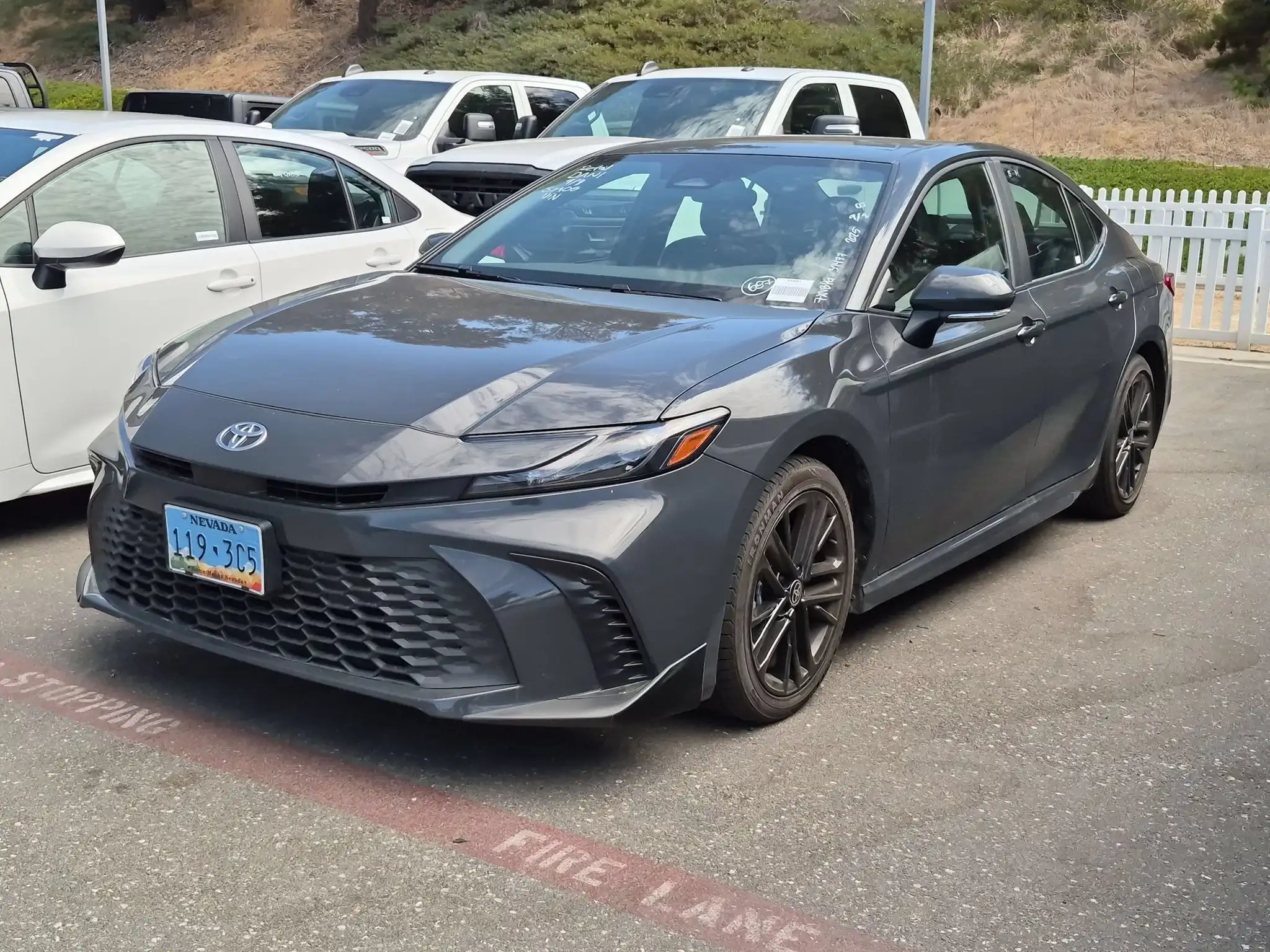 2025 Toyota Camry SE Hybrid's photo