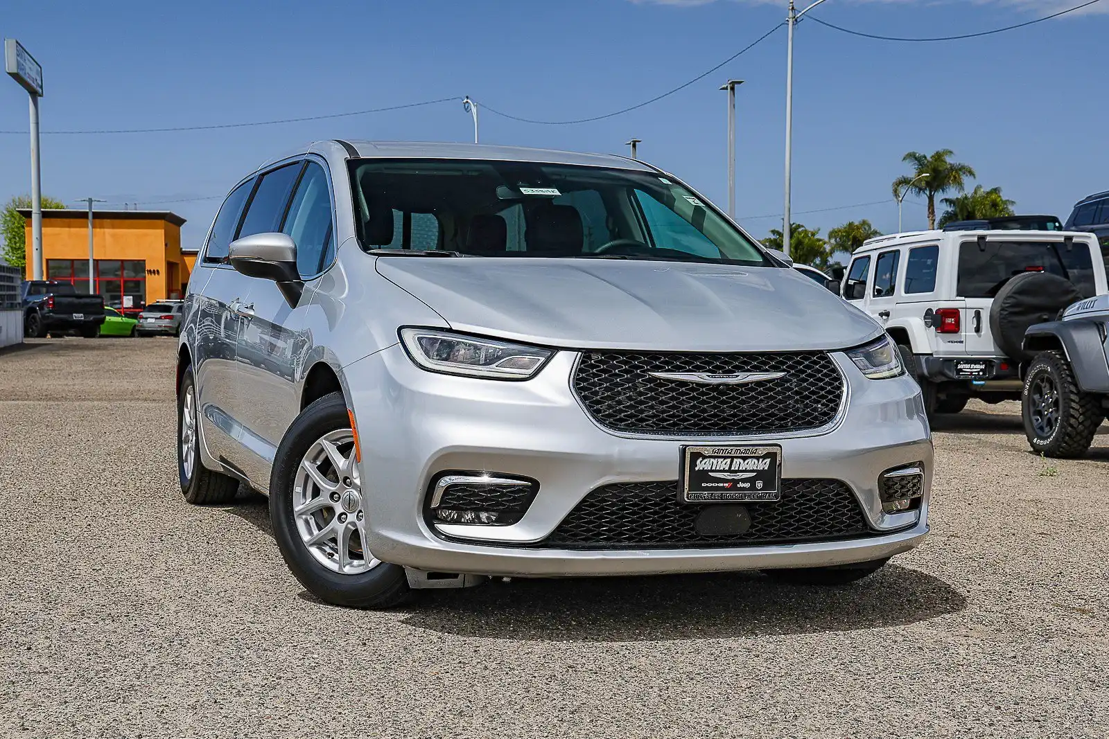 2023 Chrysler Pacifica Touring L's photo