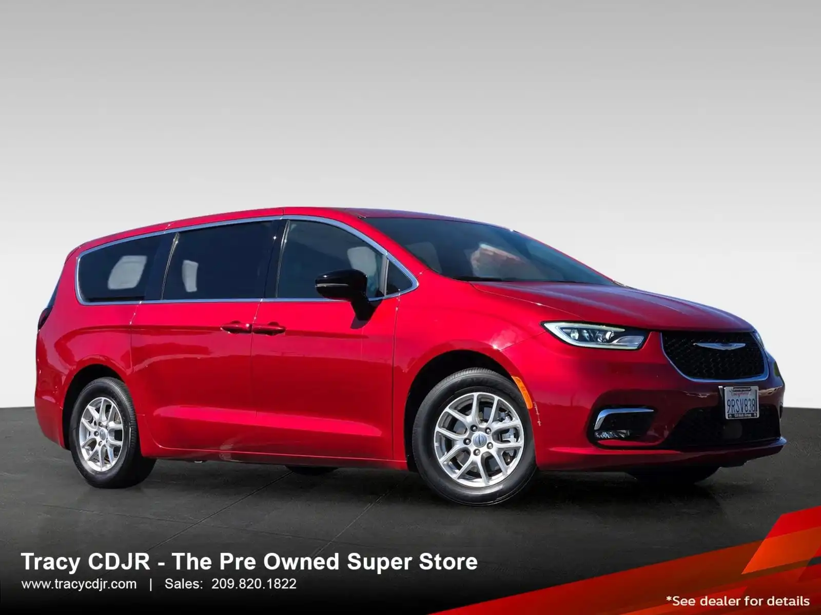 2025 Chrysler Pacifica Select's photo