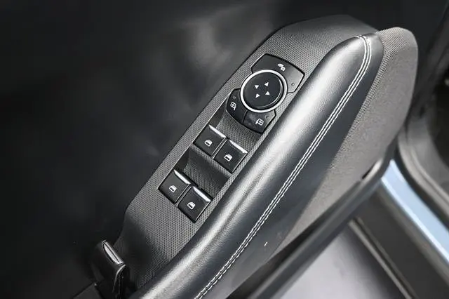 2024 Ford Mustang-Mach-e Select photo 5
