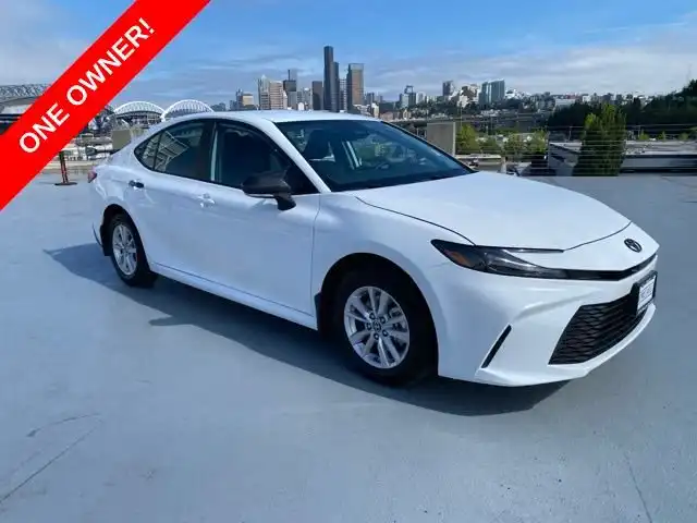 2025 Toyota Camry LE AWD Hybrid's photo
