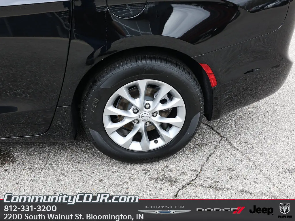 2026 Chrysler Pacifica Limited photo 4