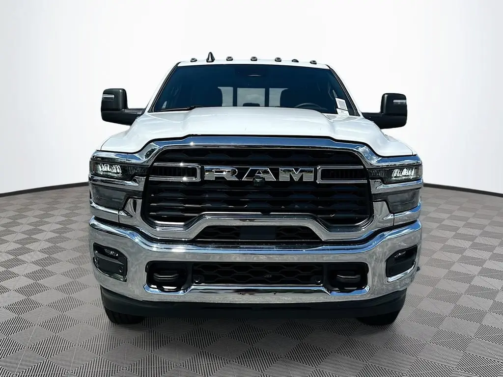 2026 RAM 2500 Tradesman 4WD Crew Cab SWB photo 4