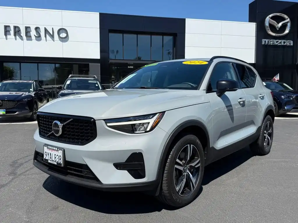 2024 Volvo XC40 B5 Core Bright AWD's photo