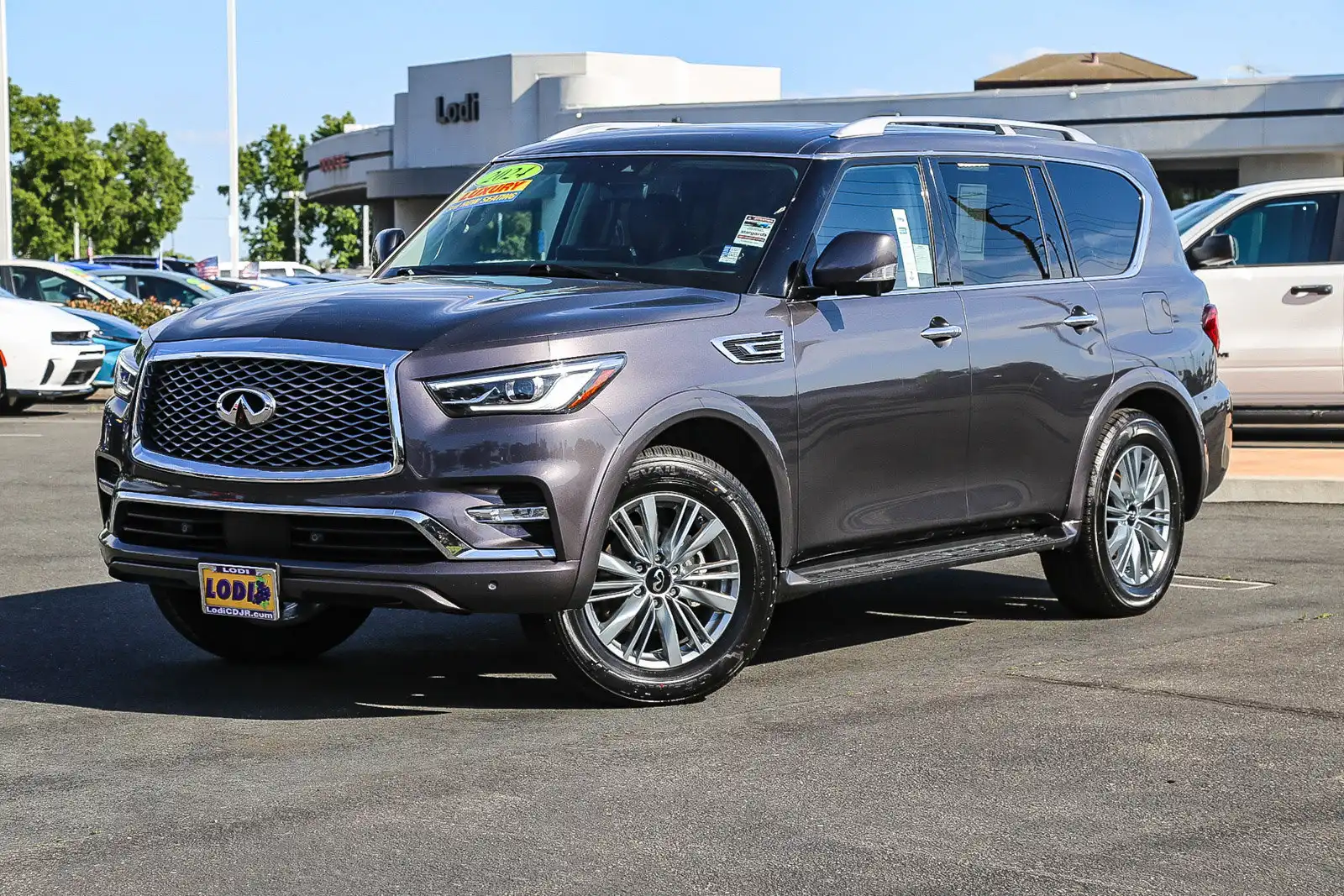 2024 INFINITI QX80 Luxe 4WD's photo