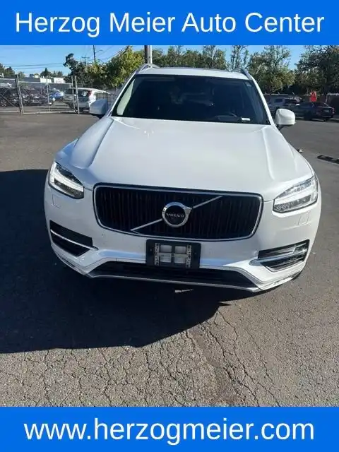 2017 Volvo XC90 T6 AWD Momentum's photo