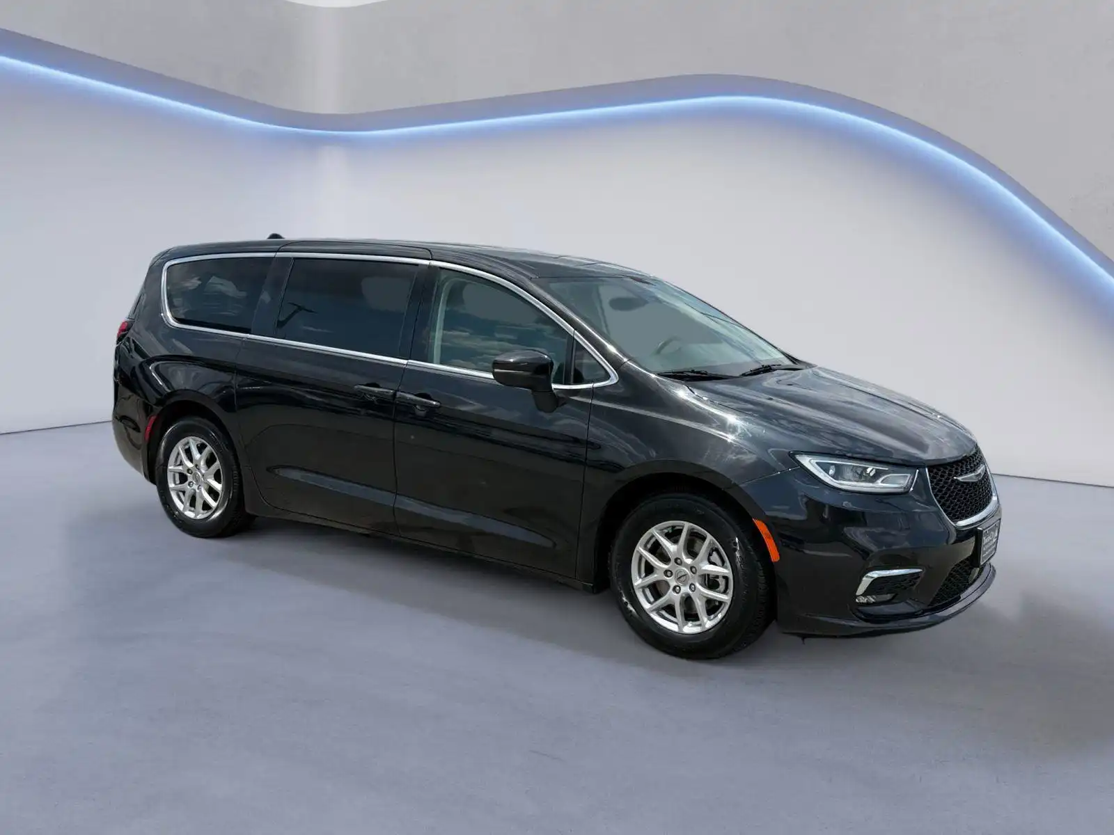 2023 Chrysler Pacifica Touring L's photo
