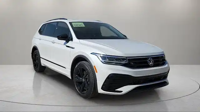 2024 Volkswagen Tiguan 2.0T SE R-Line Black's photo