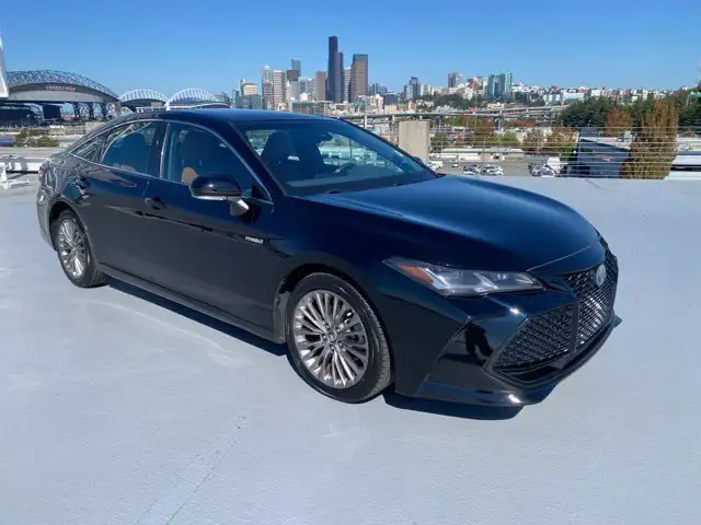 2019 Toyota Avalon Limited Hybrid's photo