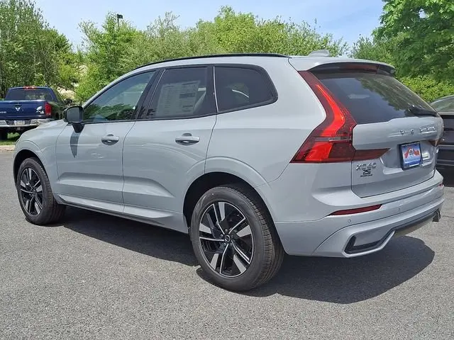 2026 Volvo XC60 B5 Core Dark AWD photo 3