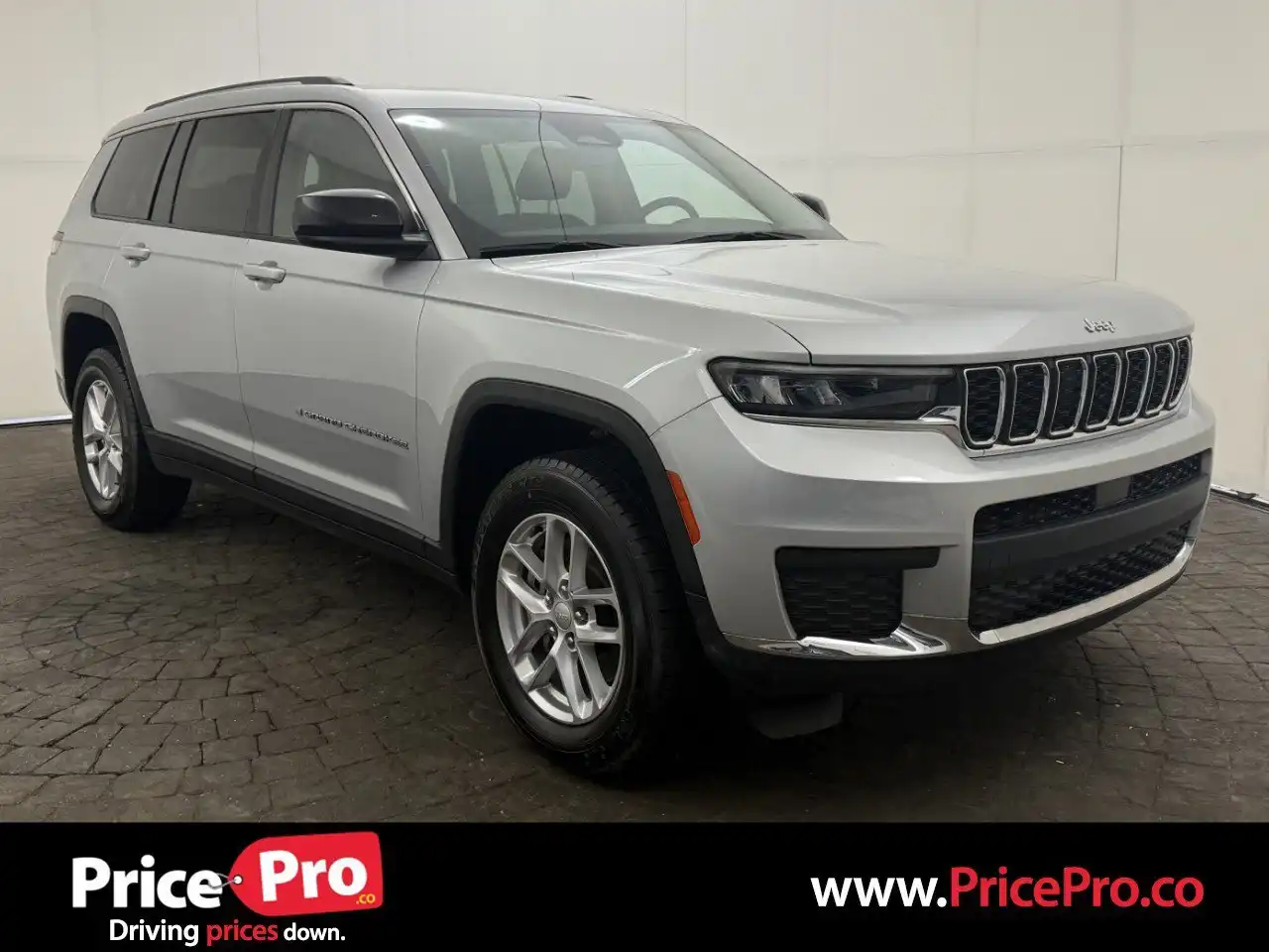 2022 Jeep Grand Cherokee L Laredo 4WD's photo