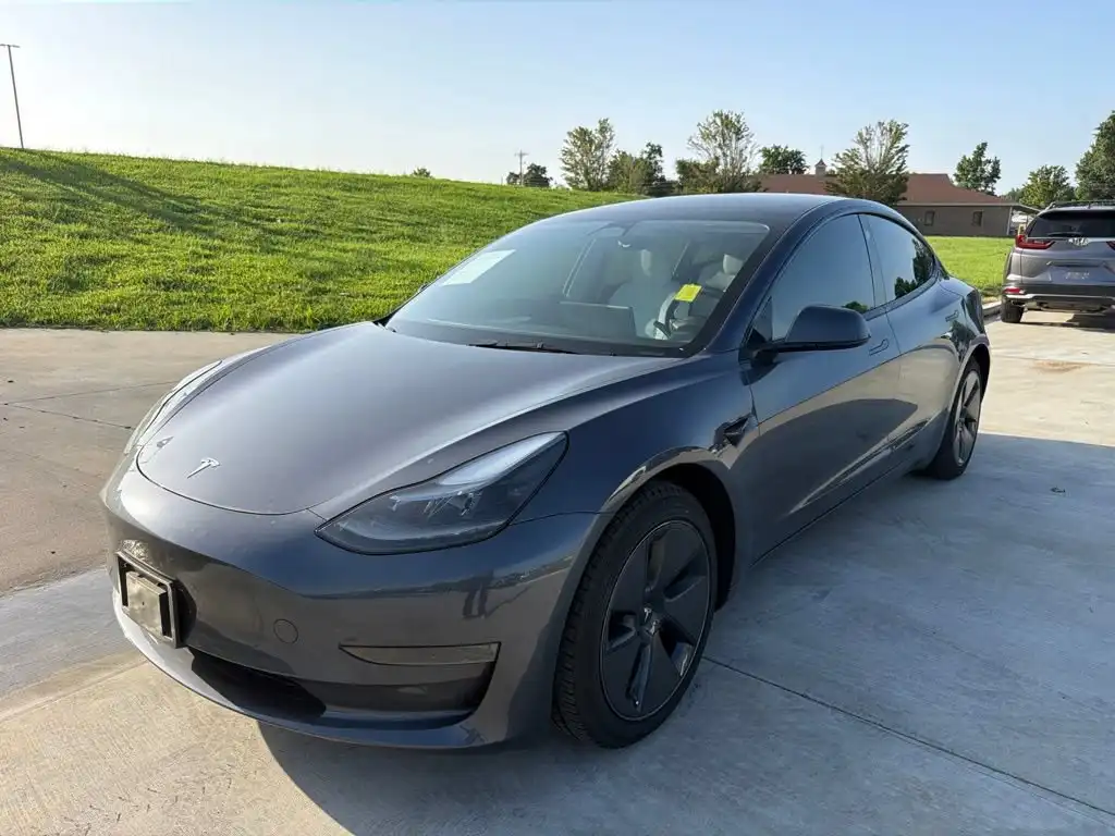 2023 Tesla Model 3 Base's photo
