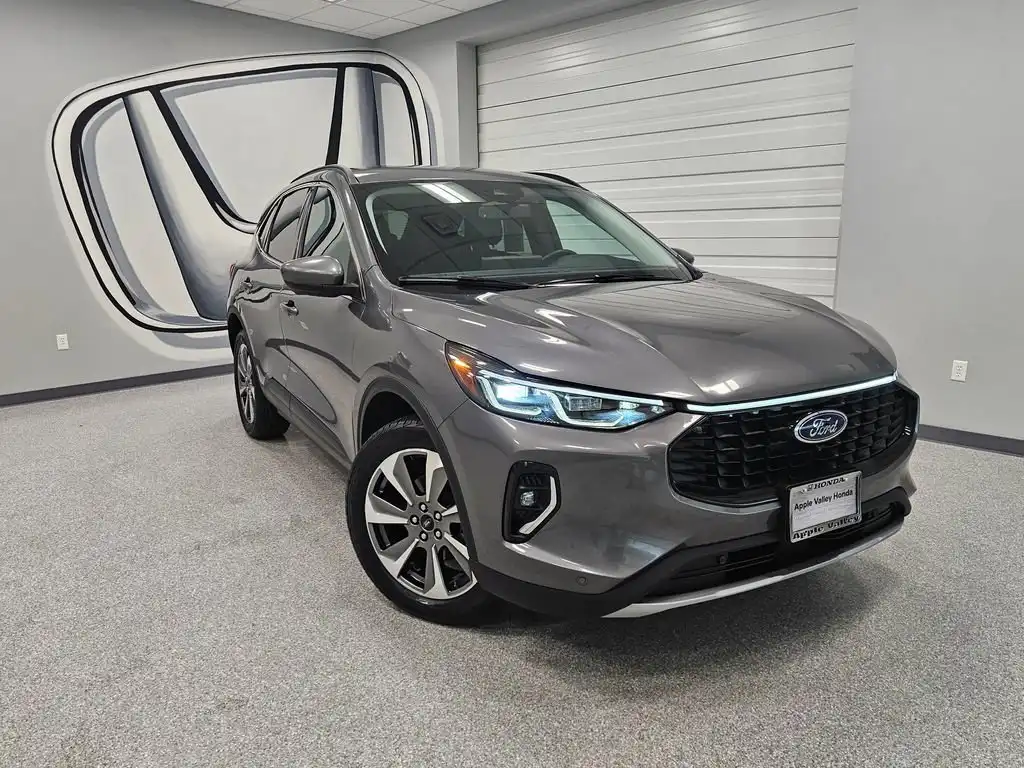 2023 Ford Escape Platinum AWD's photo