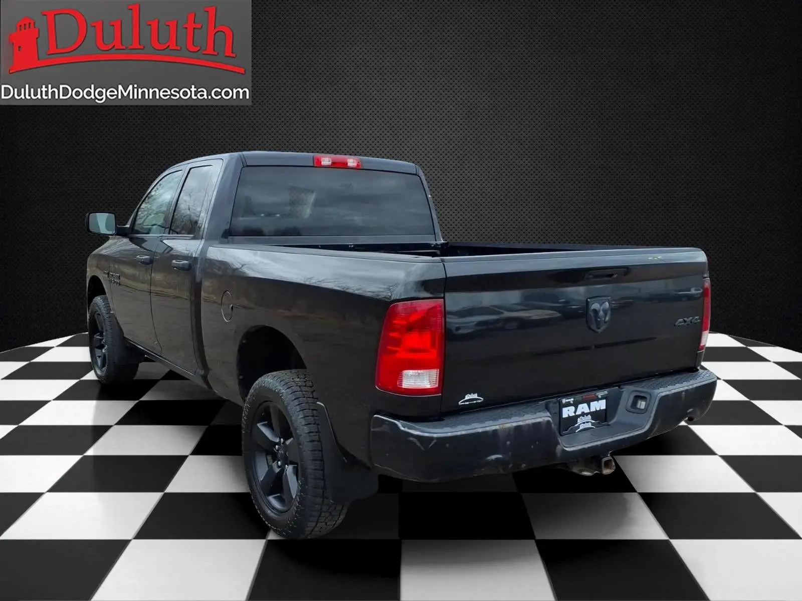 2016 RAM 1500 Express 4x4 Quad Cab 6'4 photo 3