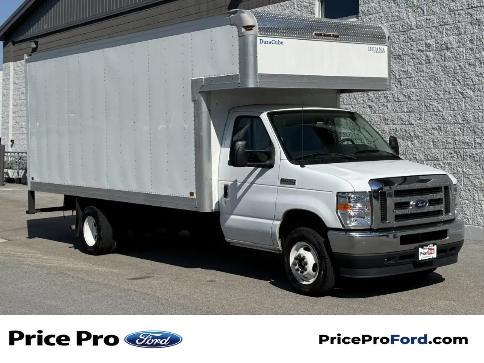 2023 Ford E-Series DRW E-450 Super Duty 176 in WB's photo