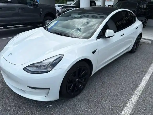 2021 Tesla Model 3 Standard Range Plus's photo