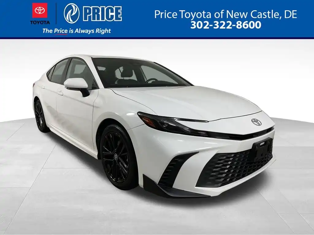2025 Toyota Camry SE Hybrid's photo