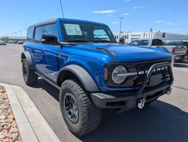 2021 Ford Bronco First Edition 4WD Advanced photo 3
