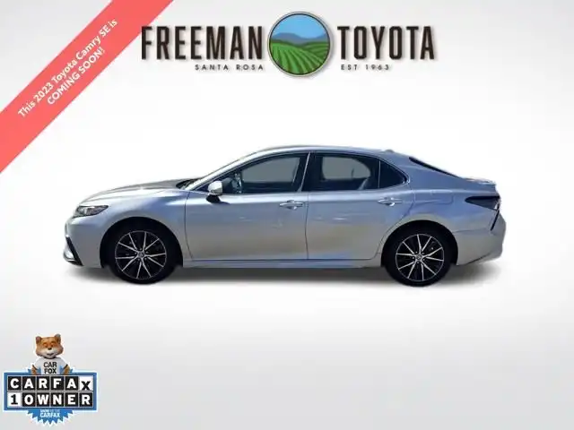 2023 Toyota Camry SE's photo