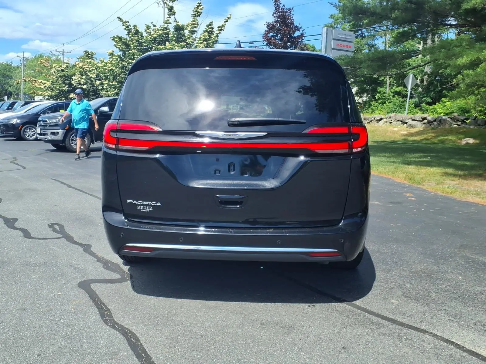 2025 Chrysler Pacifica Select photo 4