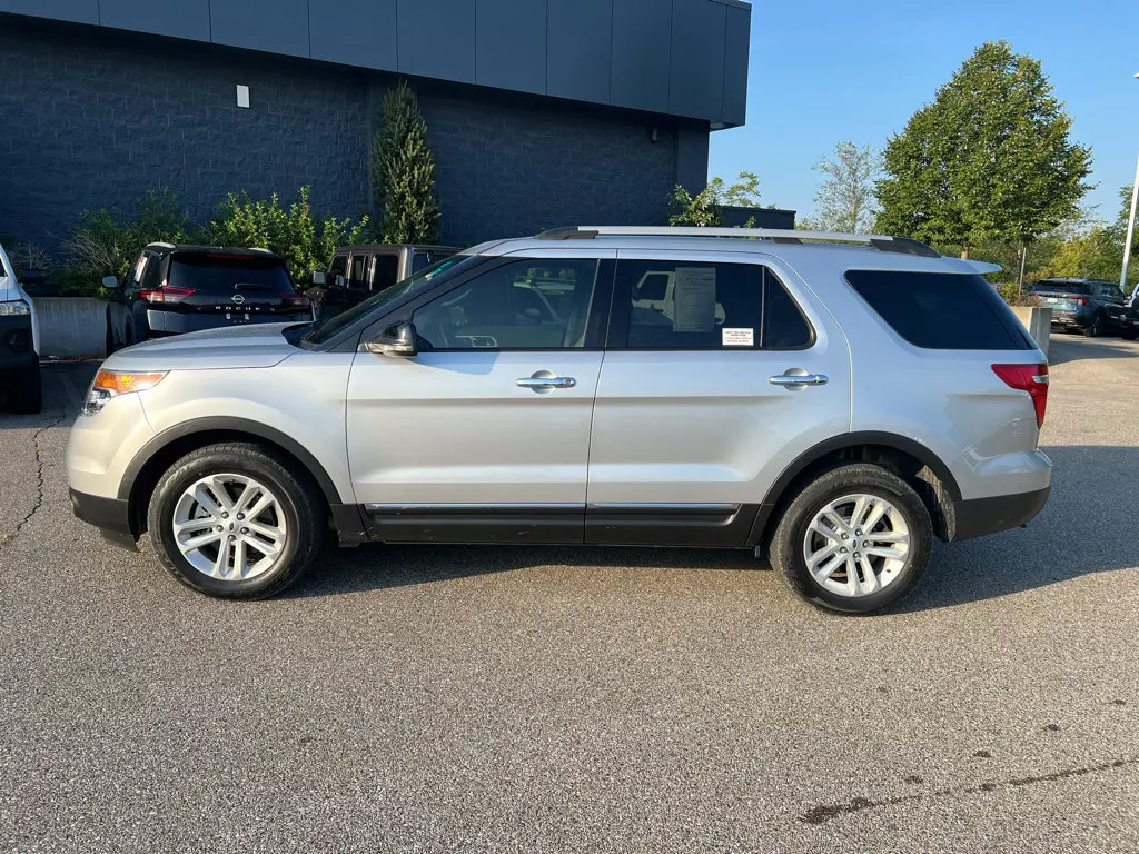 2013 Ford Explorer XLT 4WD photo 4