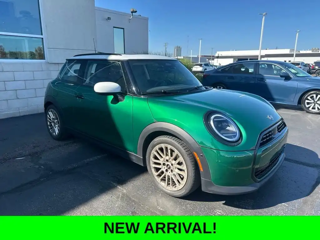 2025 MINI Hardtop Cooper's photo