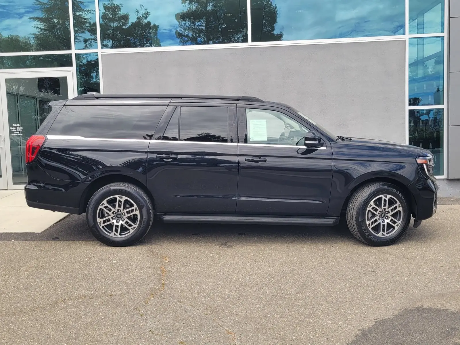 2025 Ford Expedition Active MAX photo 3